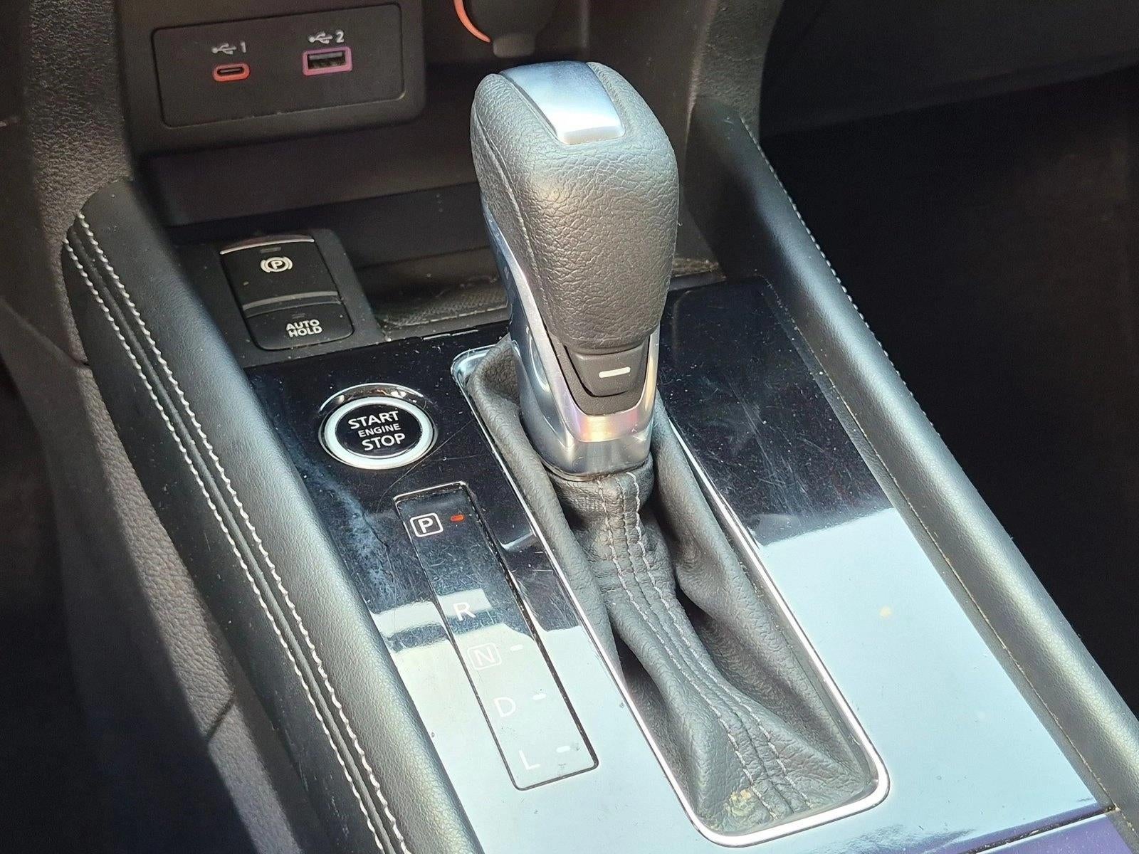2022 Nissan Kicks SR FWD