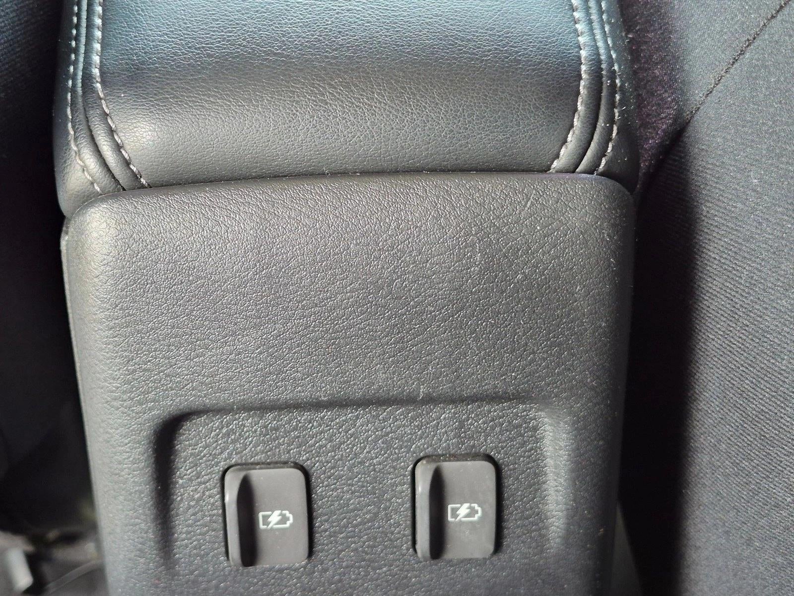 2022 Nissan Kicks SR FWD