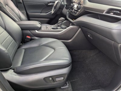 2023 Toyota Highlander XLE FWD (Natl)