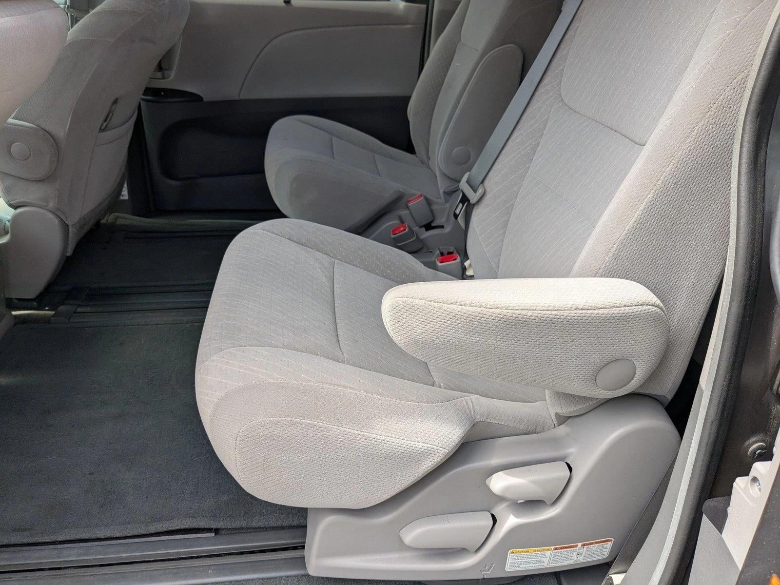 2017 Toyota Sienna LE FWD 8-Passenger (Natl)