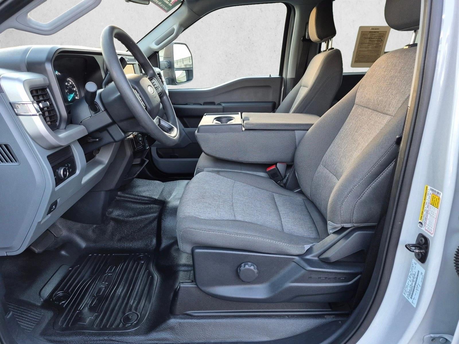 2025 Ford Super Duty F-350 DRW XL 4WD Crew Cab 8' Box
