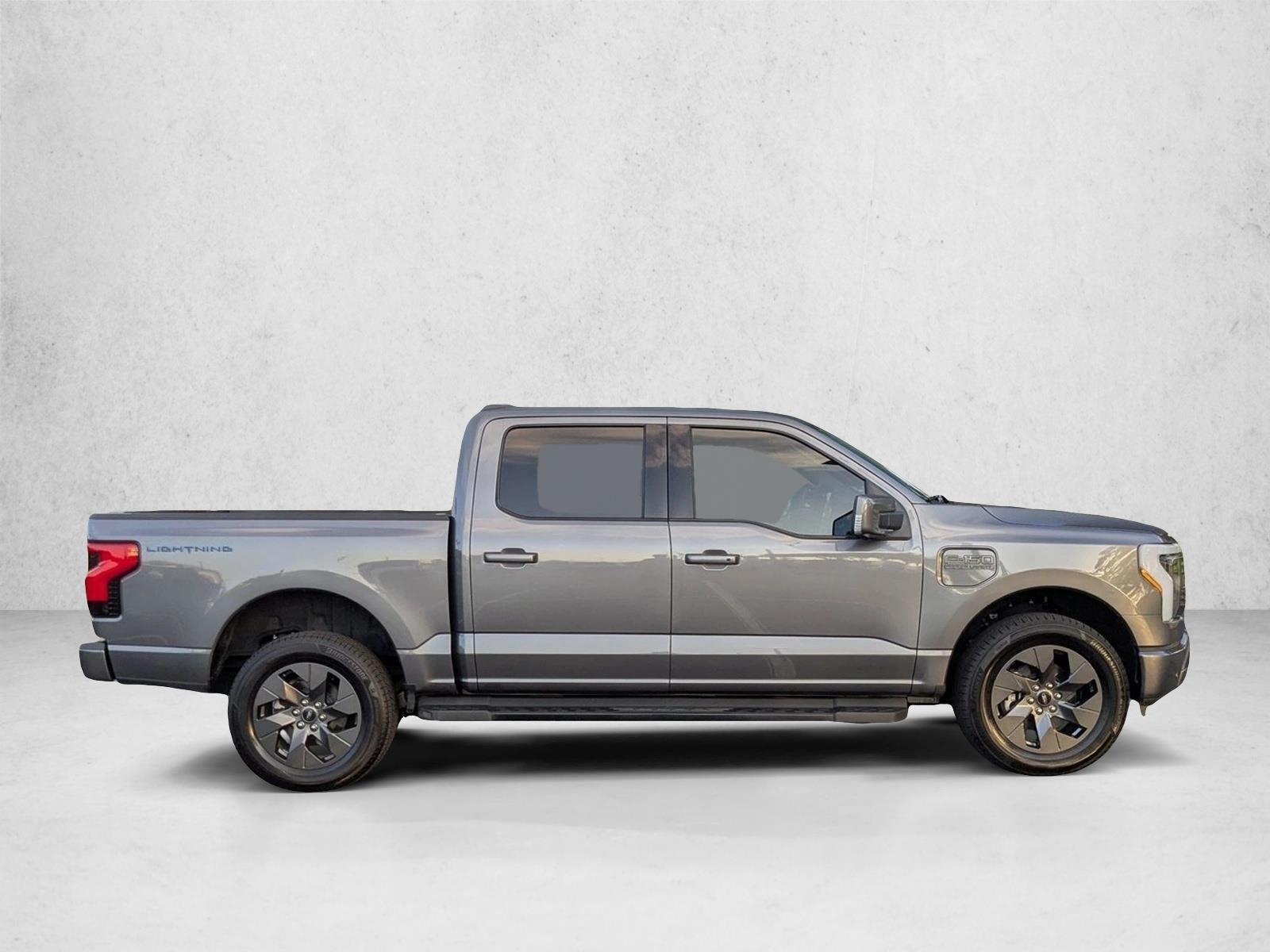 2023 Ford F-150 Lightning LARIAT 4WD SuperCrew 5.5' Box