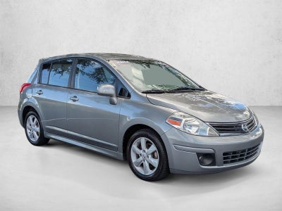 2011 Nissan Versa 5dr HB I4 CVT 1.8 SL