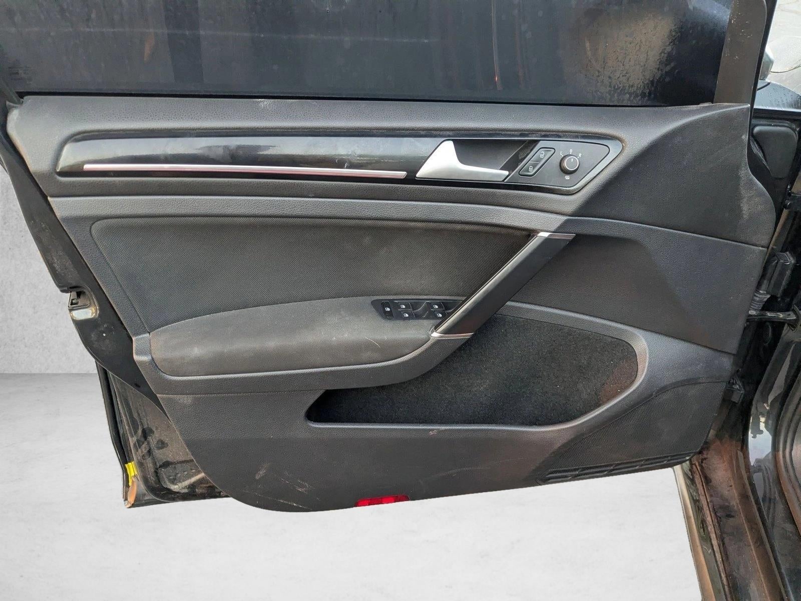 2017 Volkswagen Golf GTI 2.0T 4-Door Sport DSG