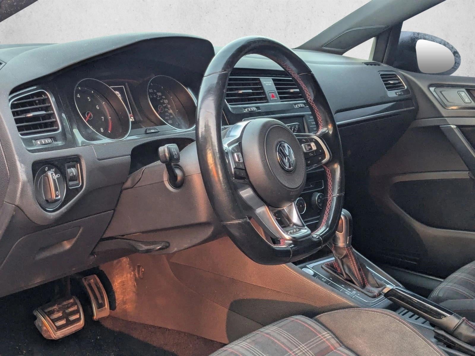 2017 Volkswagen Golf GTI 2.0T 4-Door Sport DSG