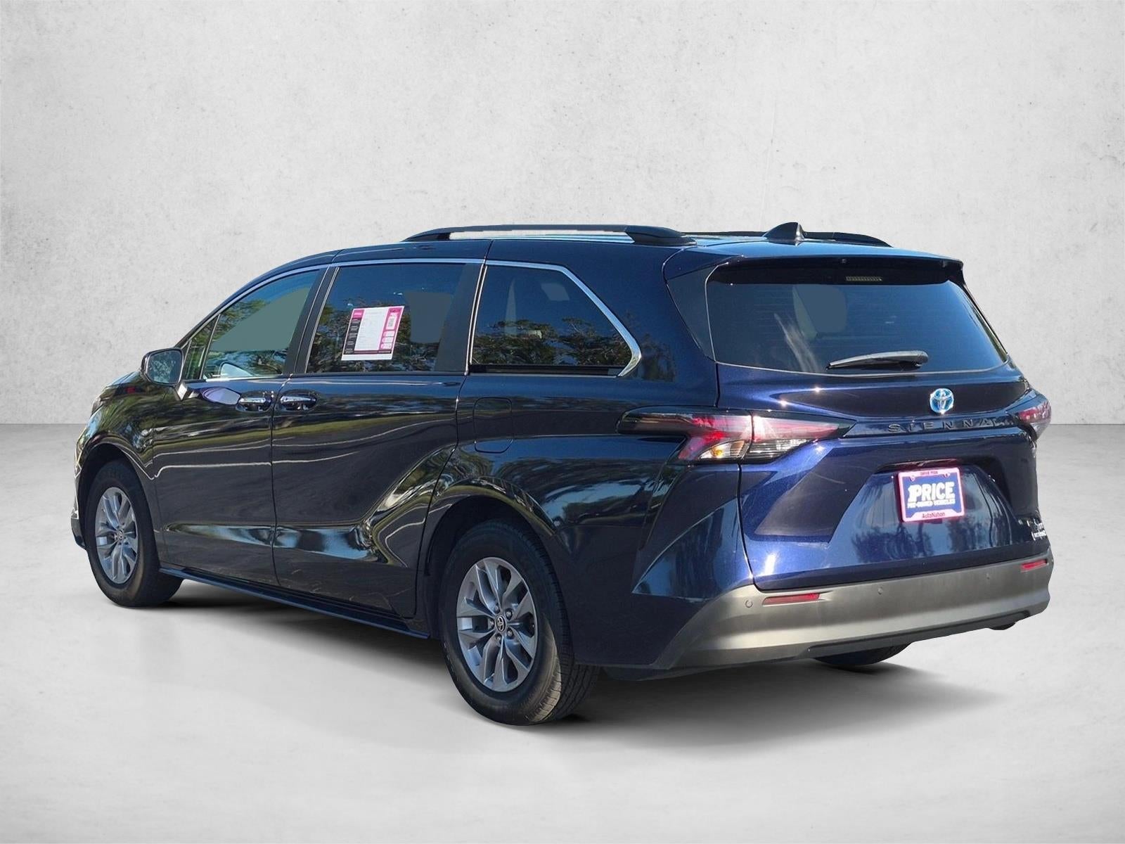 2024 Toyota Sienna XLE FWD 8-Passenger (Natl)