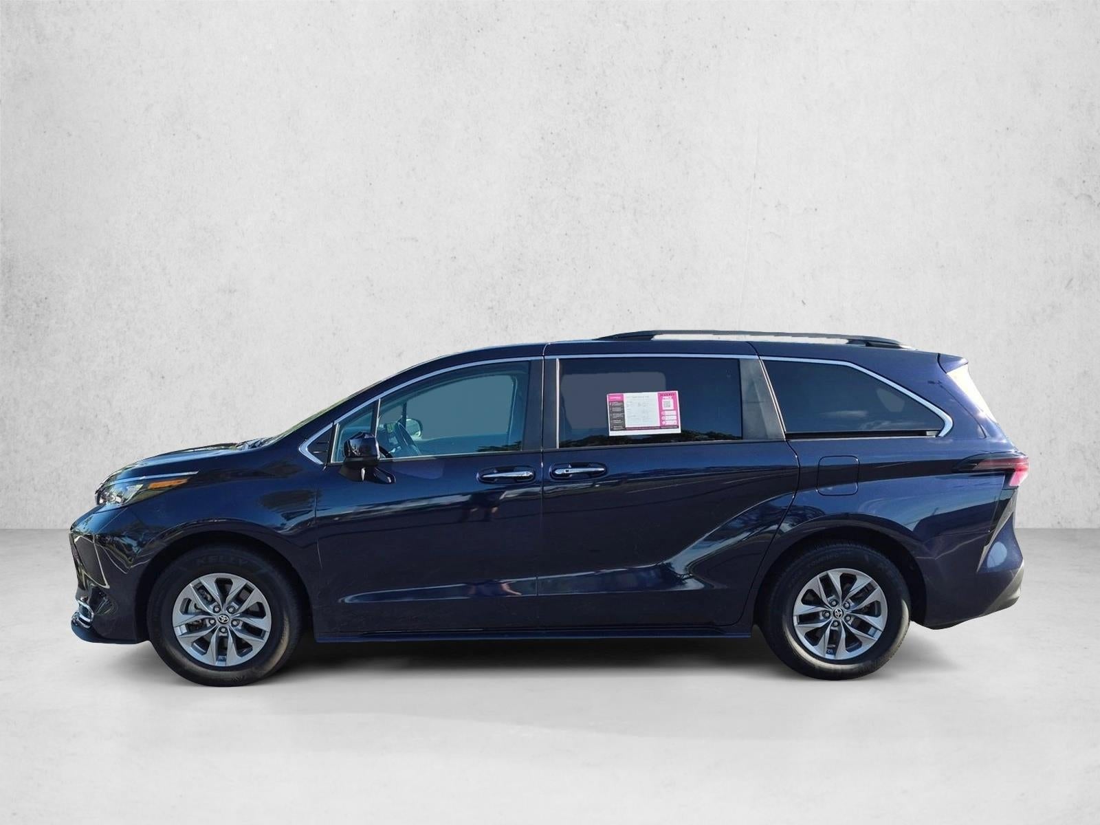 2024 Toyota Sienna XLE FWD 8-Passenger (Natl)