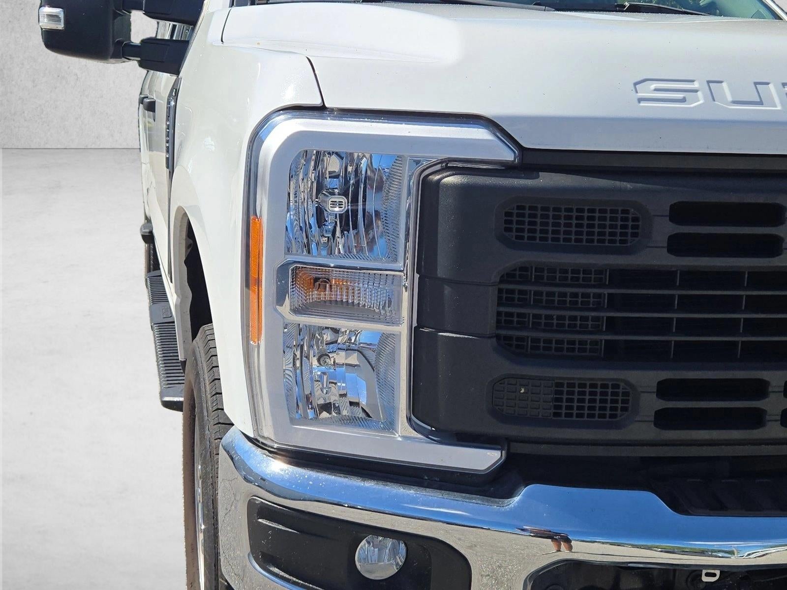 2023 Ford Super Duty F-350 SRW XL 4WD Crew Cab 6.75' Box