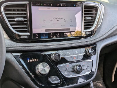 2022 Chrysler Pacifica Hybrid Limited FWD