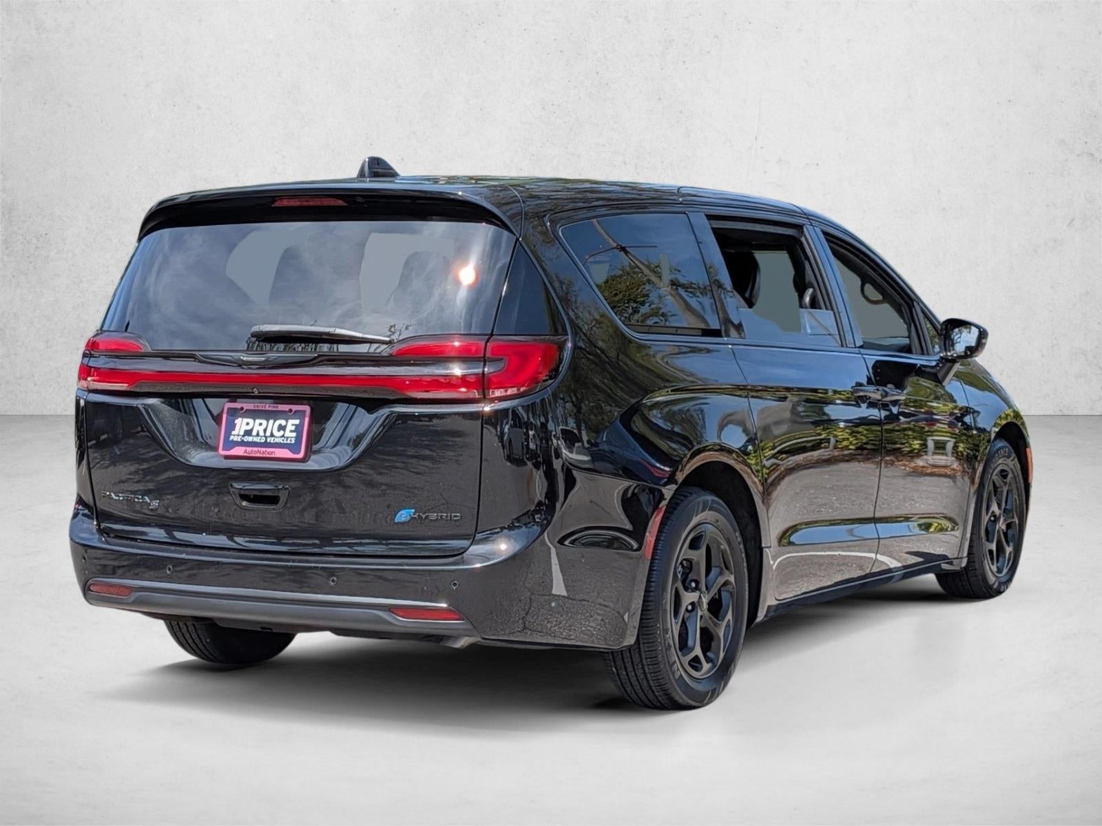 2022 Chrysler Pacifica Hybrid Limited FWD