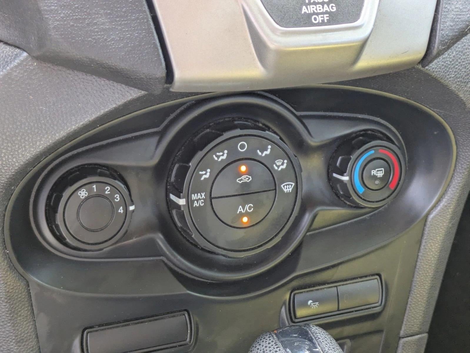 2013 Ford Fiesta 4dr Sdn SE