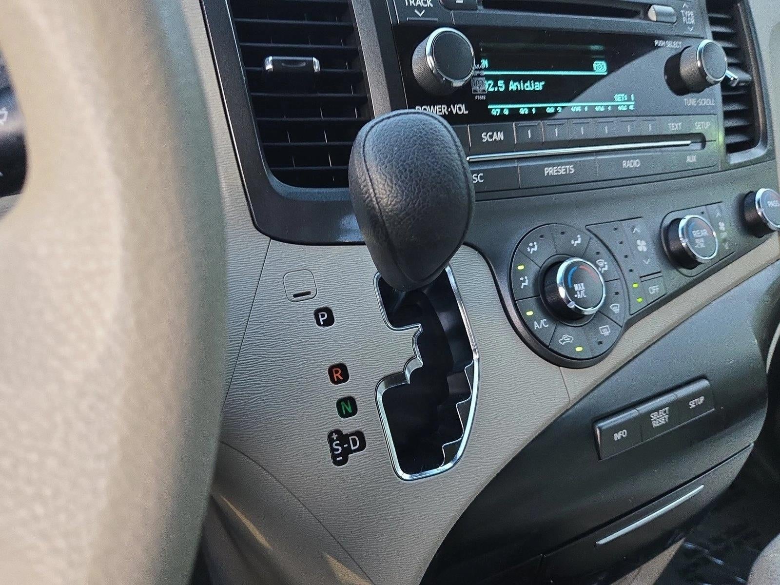 2011 Toyota Sienna 5dr 8-Pass Van V6 LE FWD (Natl)