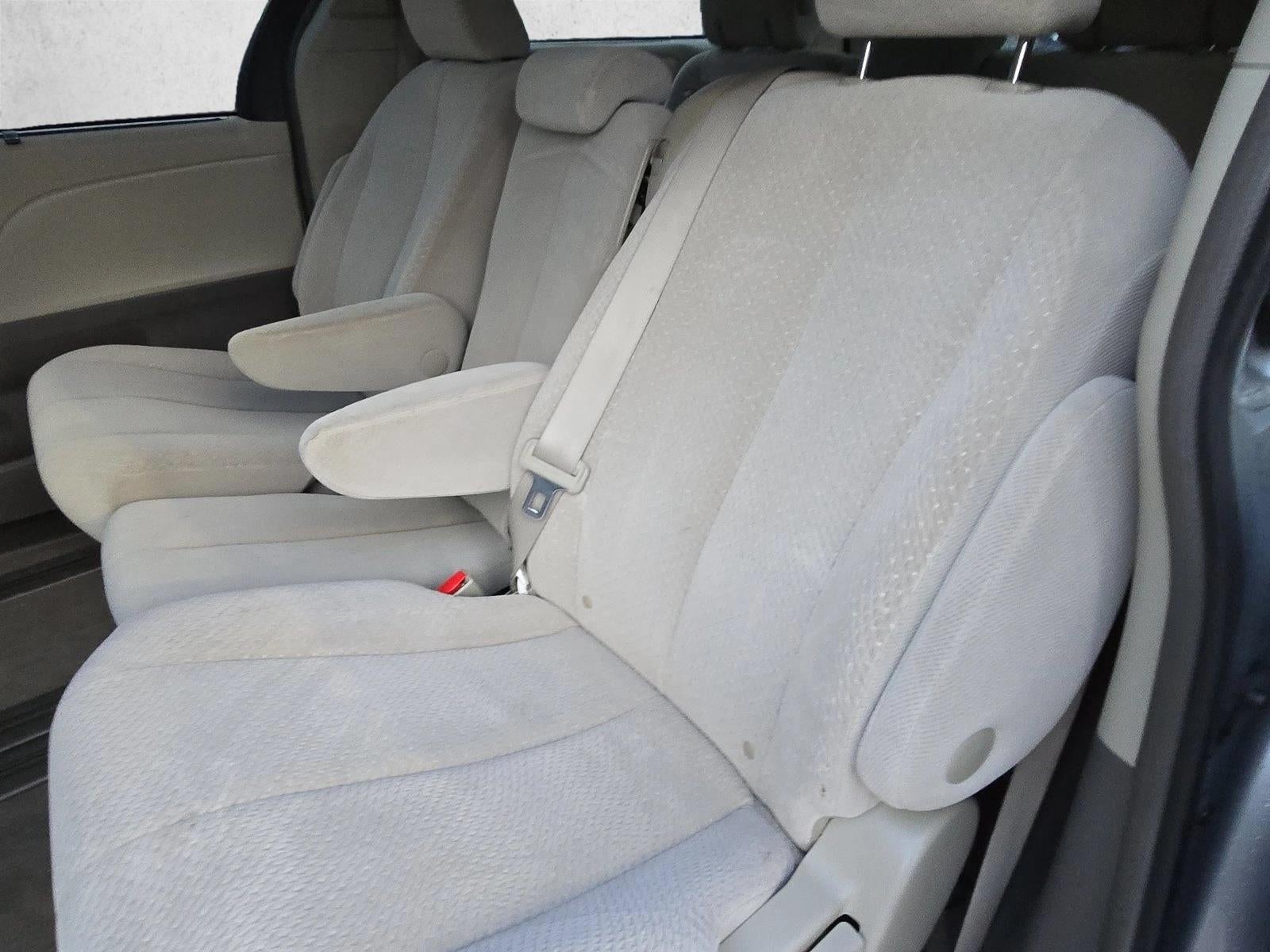2011 Toyota Sienna 5dr 8-Pass Van V6 LE FWD (Natl)