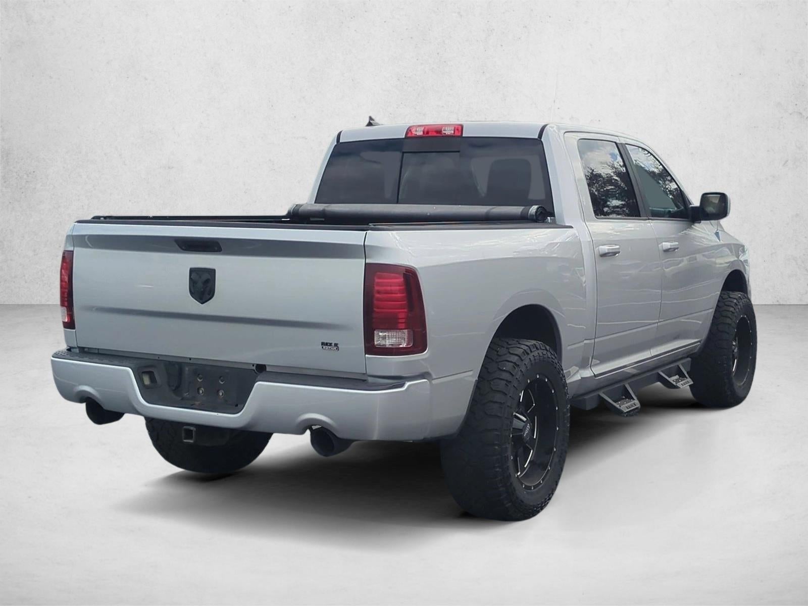 2014 RAM 1500 4WD Crew Cab 5.7 Ft Box Sport