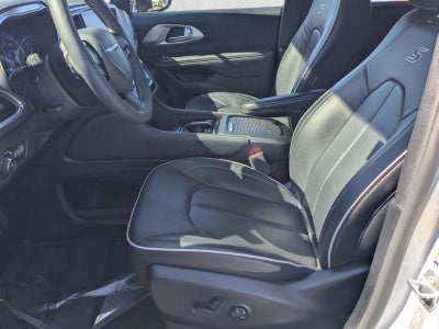 2025 Chrysler Pacifica Limited FWD