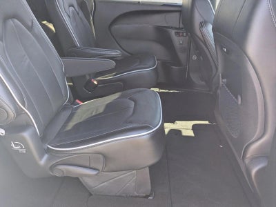 2025 Chrysler Pacifica Limited FWD