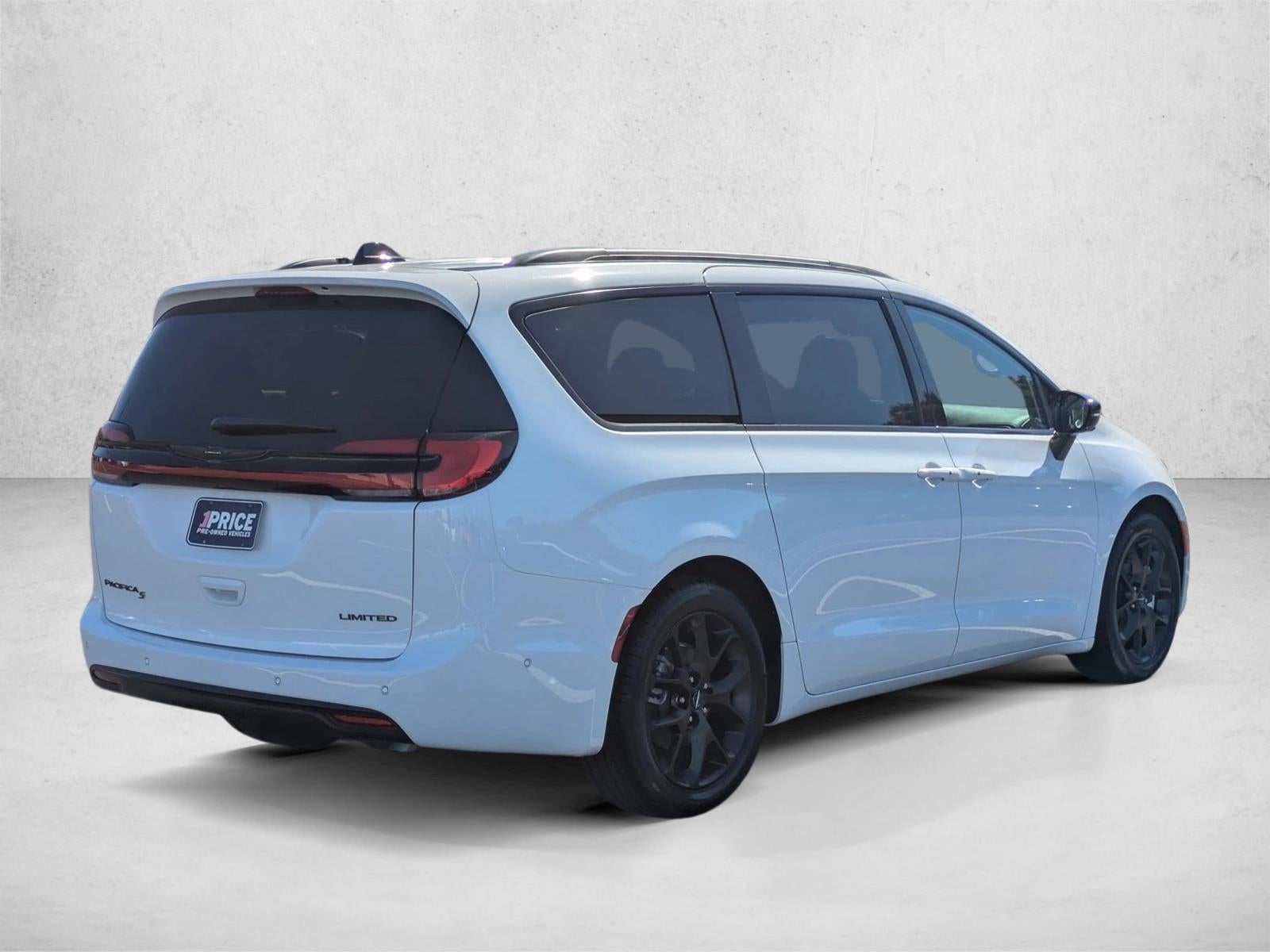 2025 Chrysler Pacifica Limited FWD