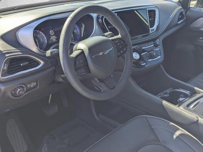 2025 Chrysler Pacifica Limited FWD