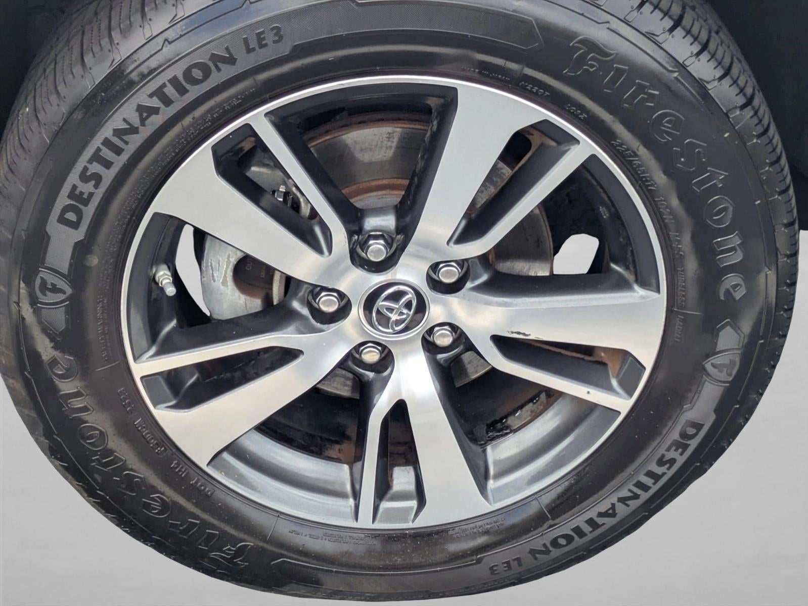 2017 Toyota RAV4 XLE FWD (GS)