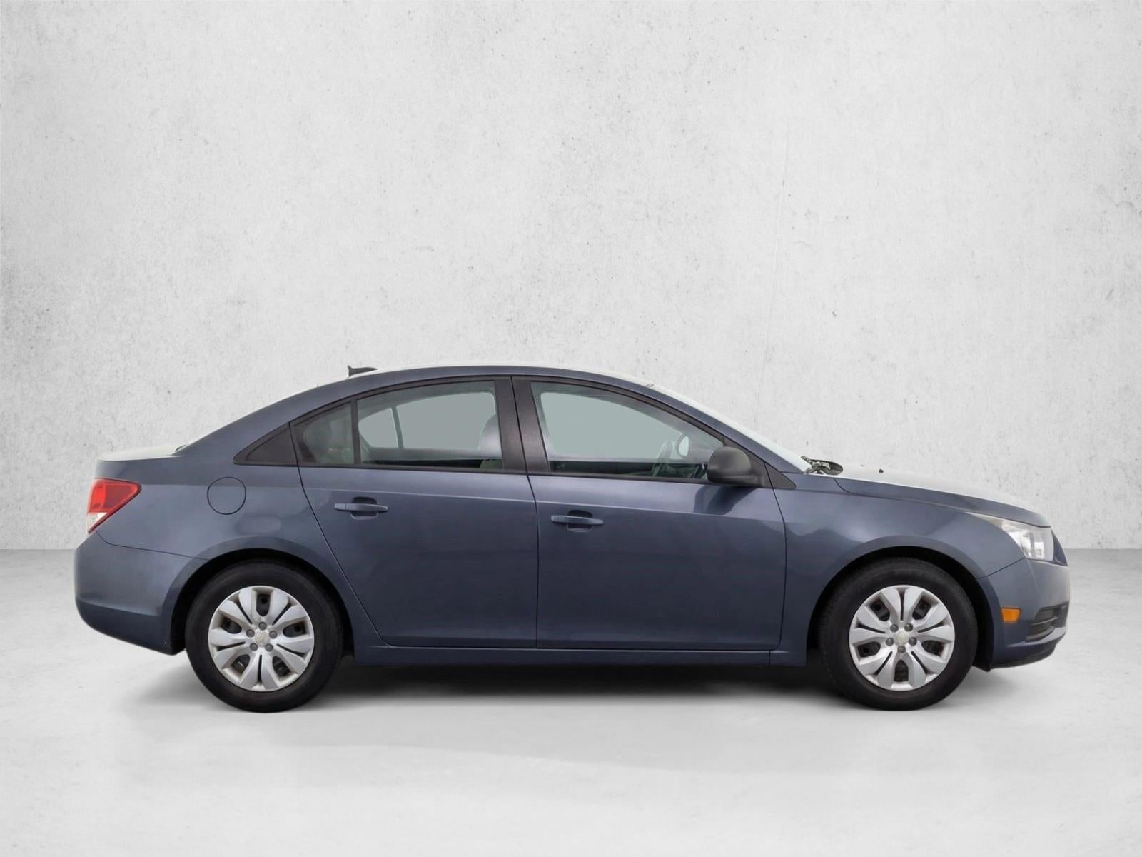 2013 Chevrolet Cruze Sedan LS (Automatic)