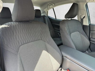 2025 Toyota Camry LE (SE)
