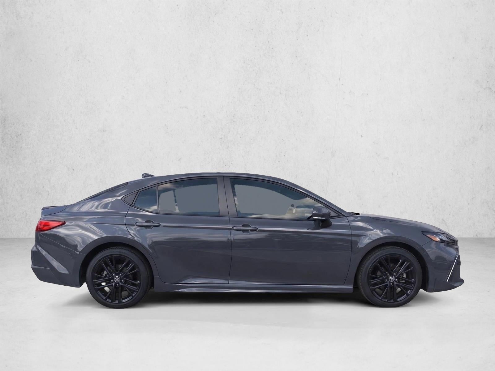 2025 Toyota Camry SE (Natl)
