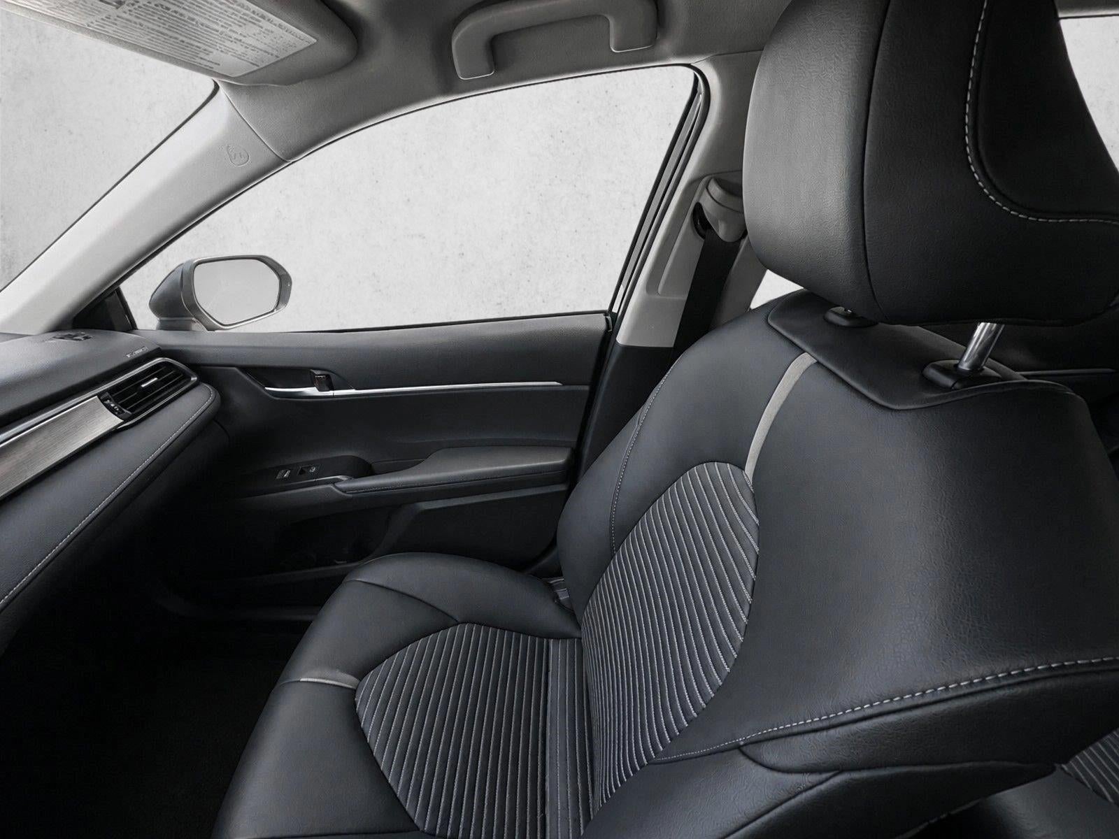 2020 Toyota Camry SE Nightshade Auto (Natl)