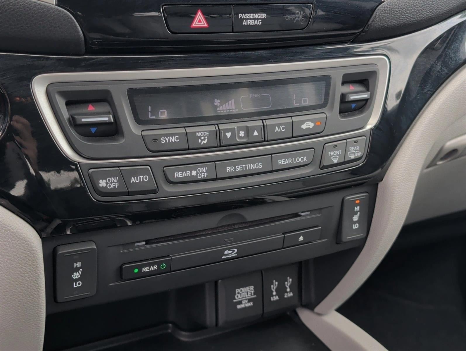 2016 Honda Pilot AWD Touring with DVD Rear Entertainment System and Navigation