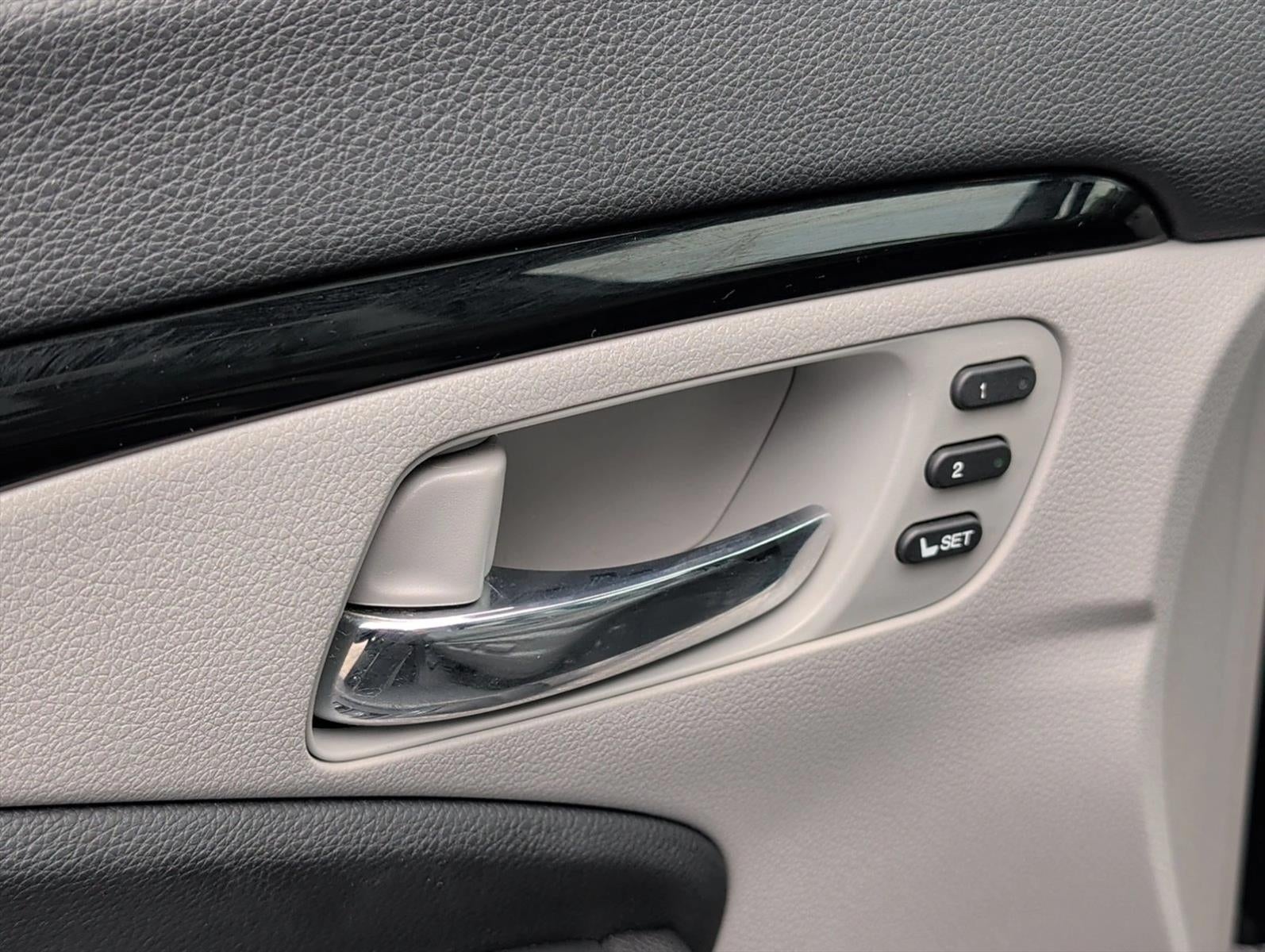 2016 Honda Pilot AWD Touring with DVD Rear Entertainment System and Navigation