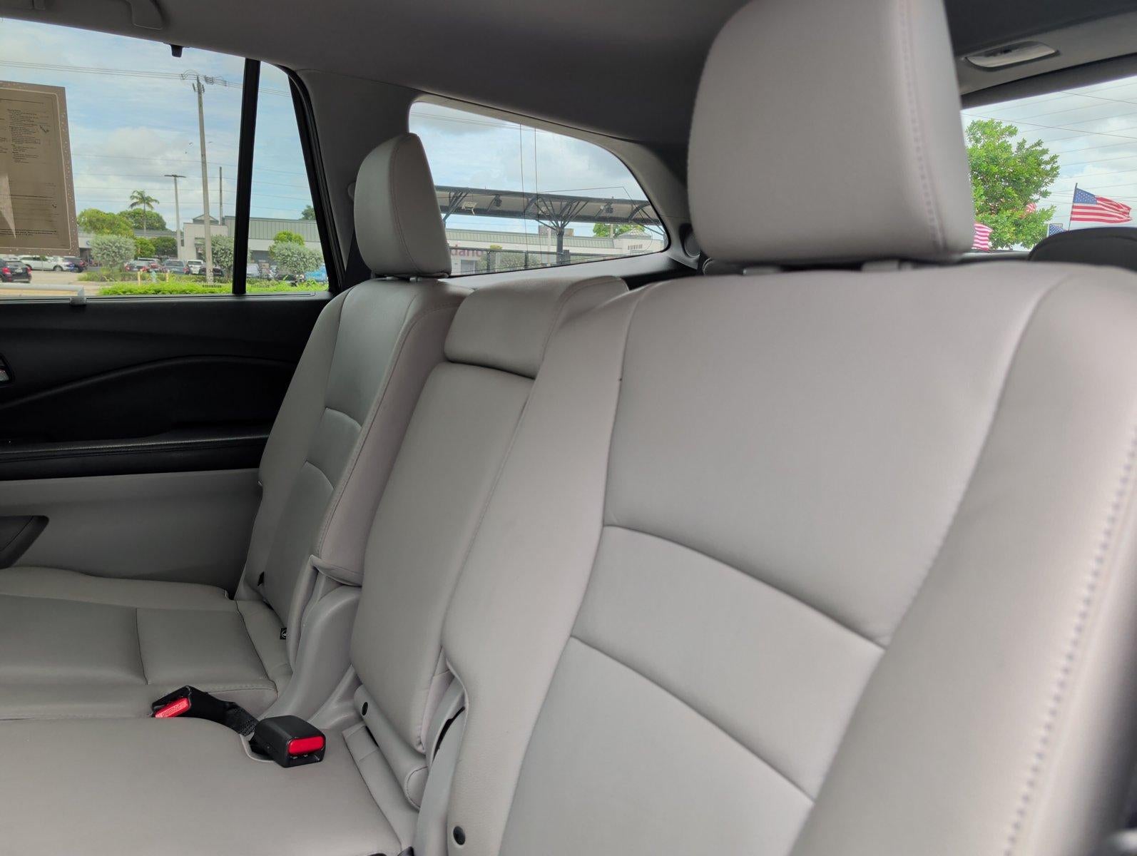 2016 Honda Pilot AWD Touring with DVD Rear Entertainment System and Navigation