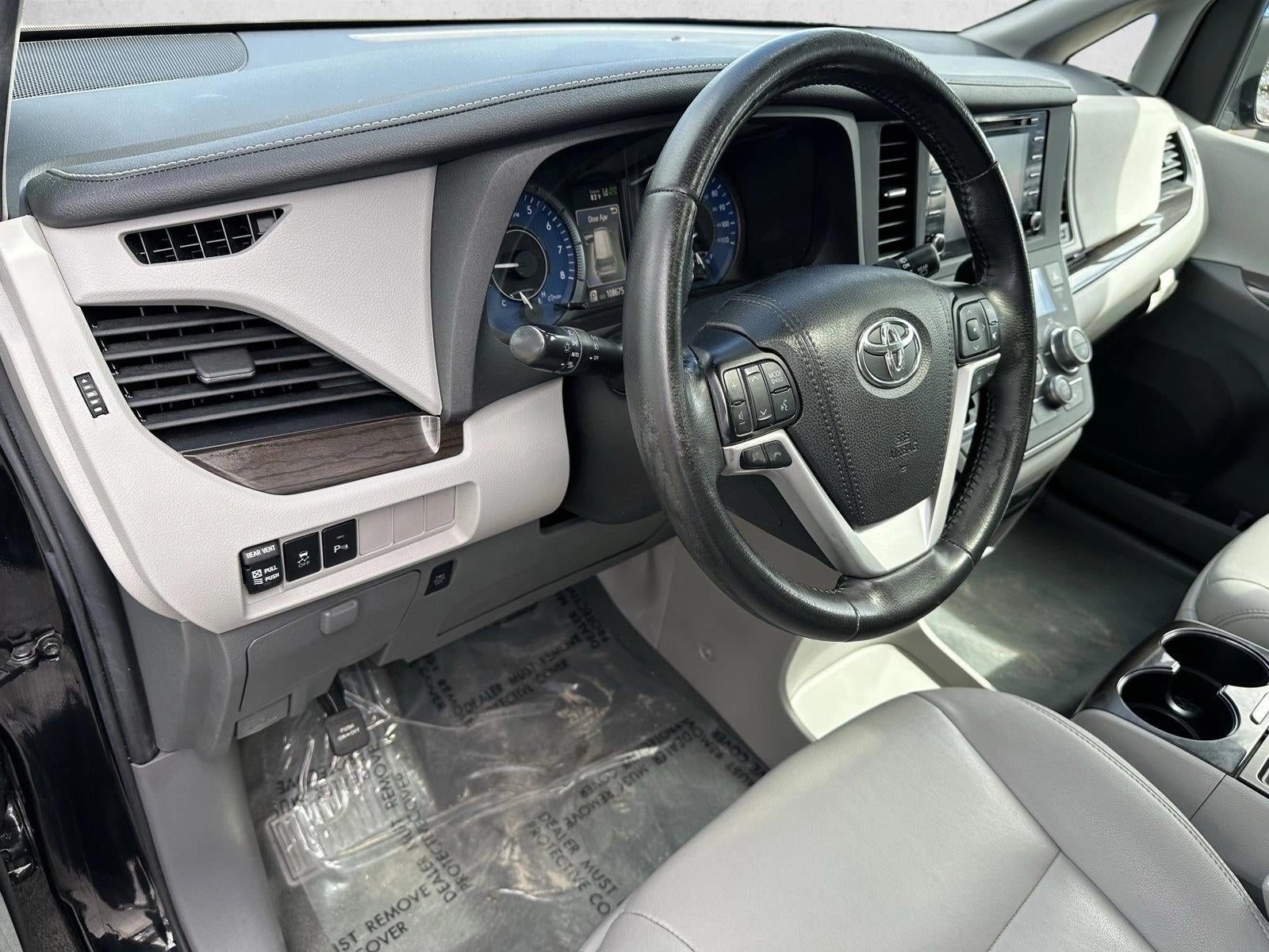 2020 Toyota Sienna XLE FWD 8-Passenger (Natl)