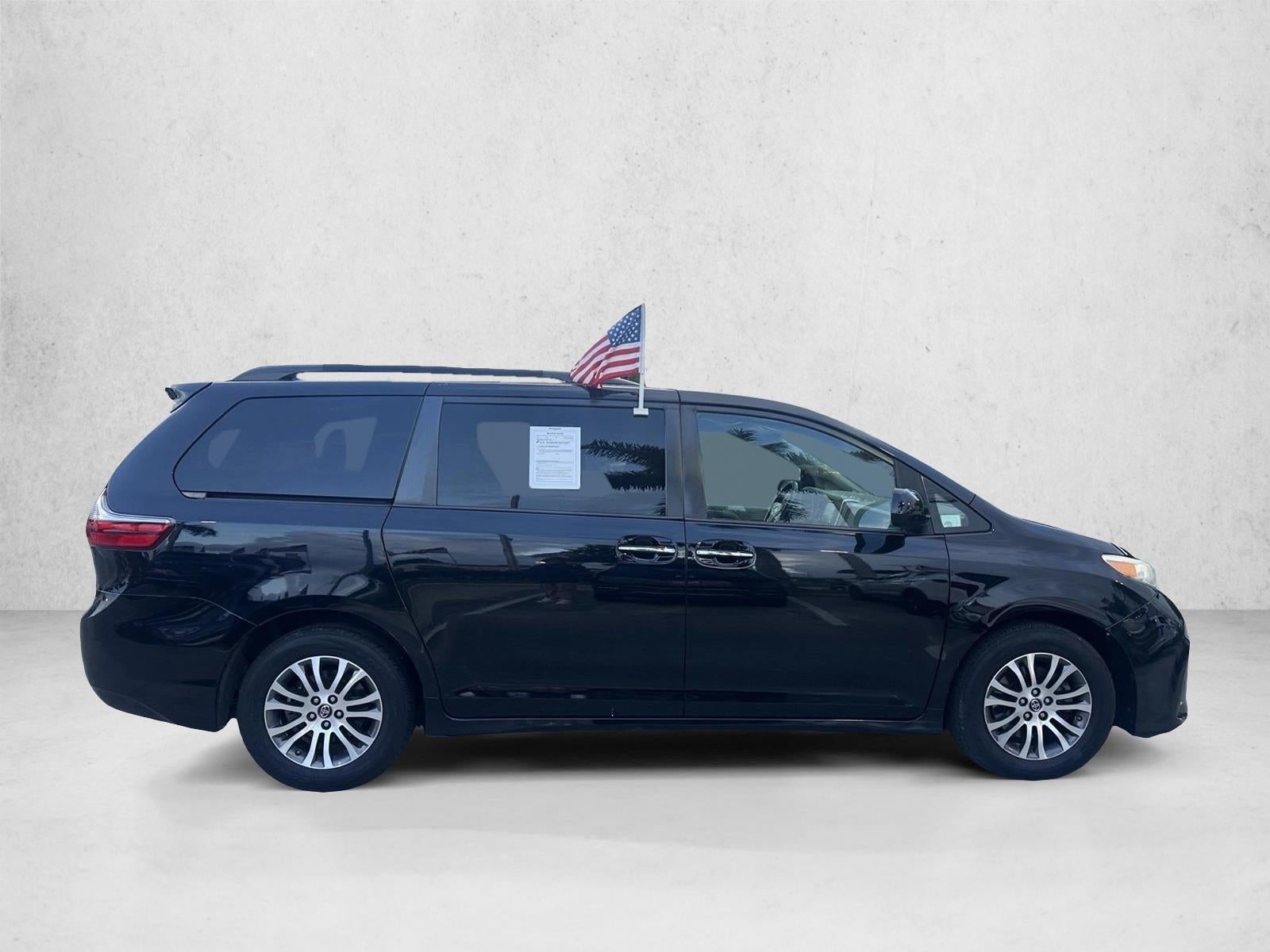 2020 Toyota Sienna XLE FWD 8-Passenger (Natl)