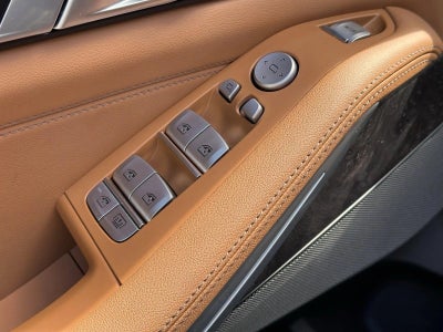 2025 BMW X7 xDrive40i Sports Activity Vehicle