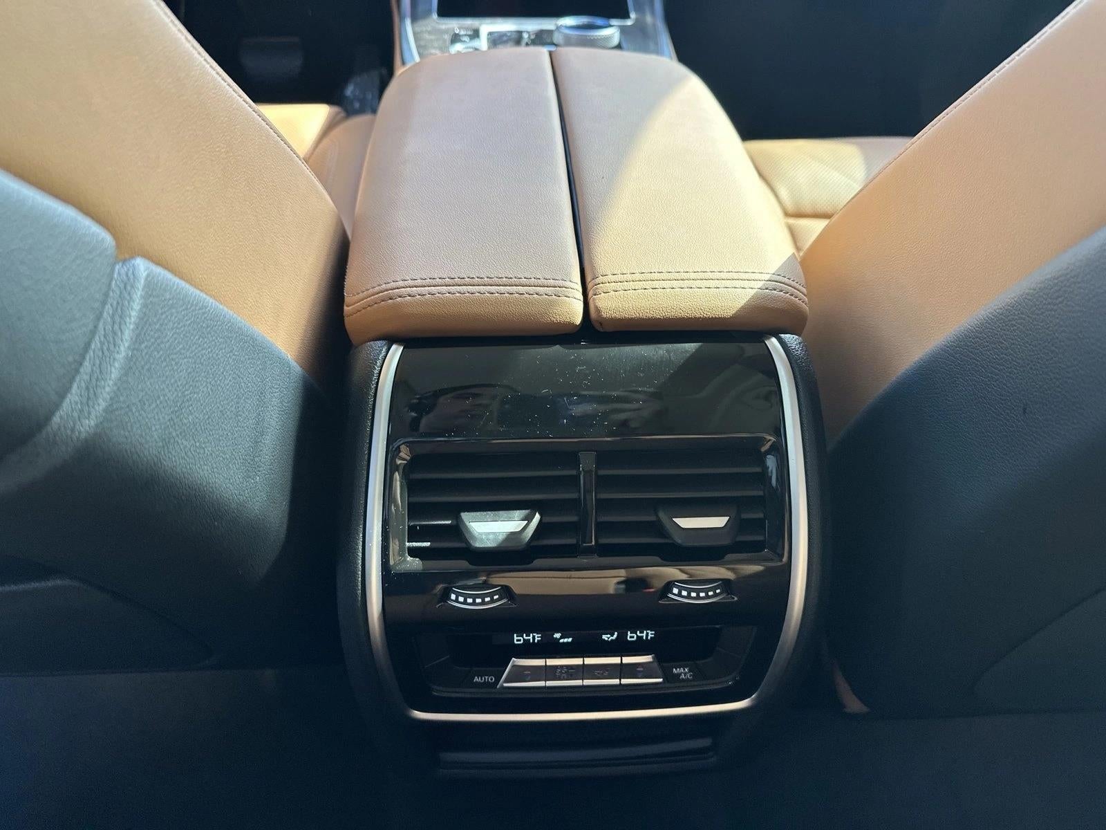 2025 BMW X7 xDrive40i Sports Activity Vehicle