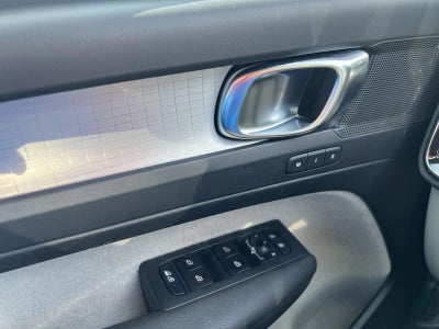 2021 Volvo XC40 T5 AWD Momentum