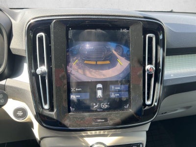 2021 Volvo XC40 T5 AWD Momentum