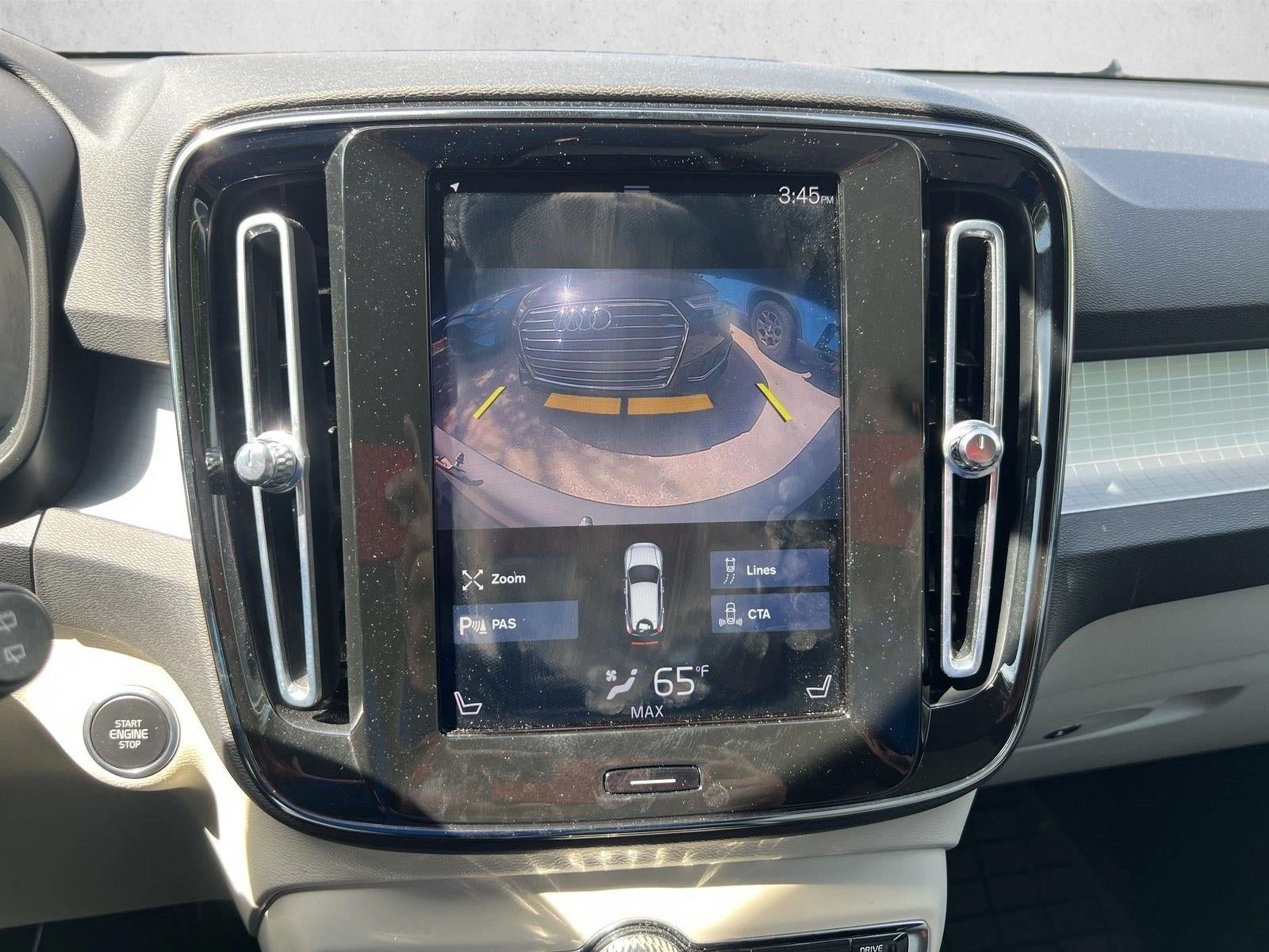 2021 Volvo XC40 T5 AWD Momentum