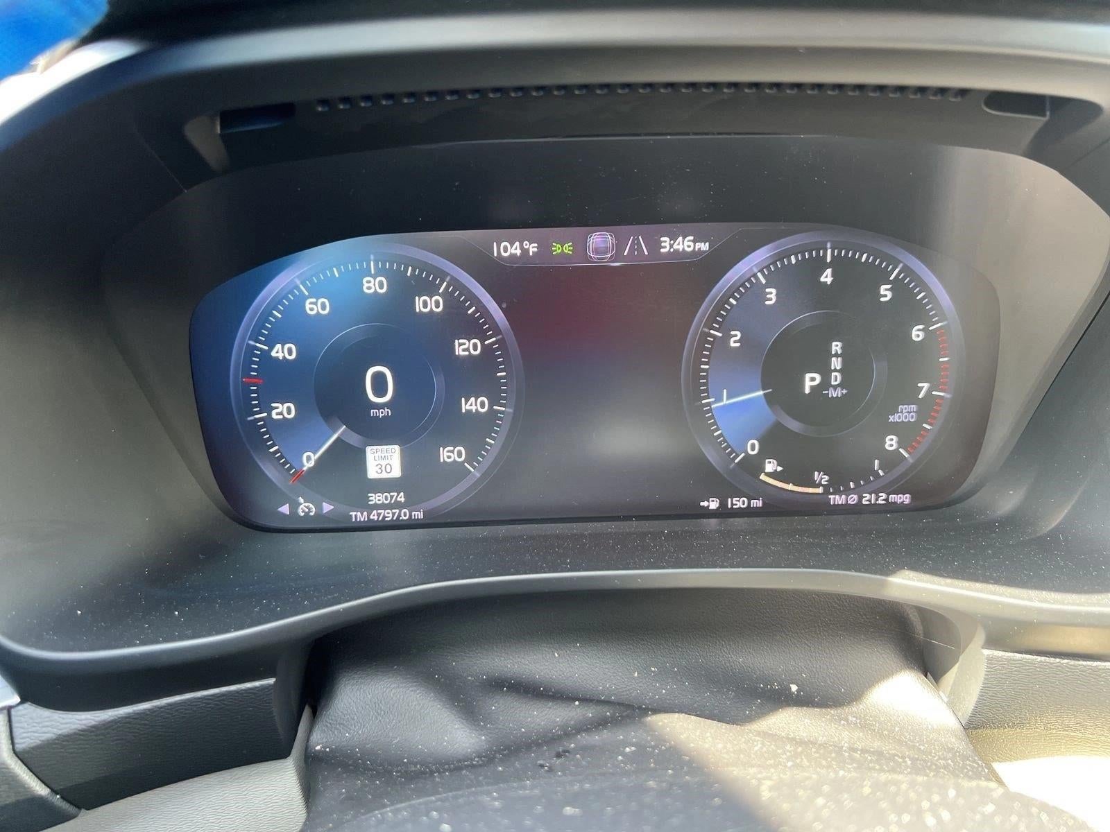 2021 Volvo XC40 T5 AWD Momentum