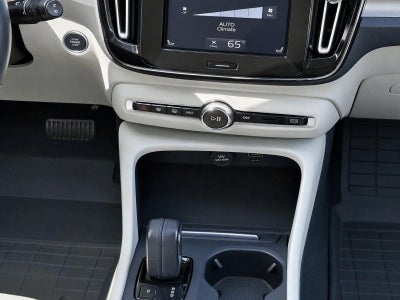2021 Volvo XC40 T5 AWD Momentum