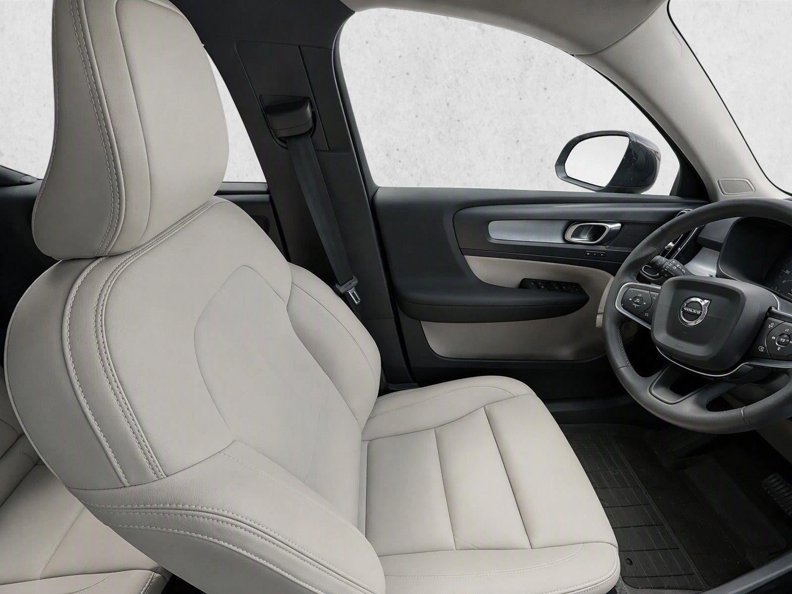 2021 Volvo XC40 T5 AWD Momentum