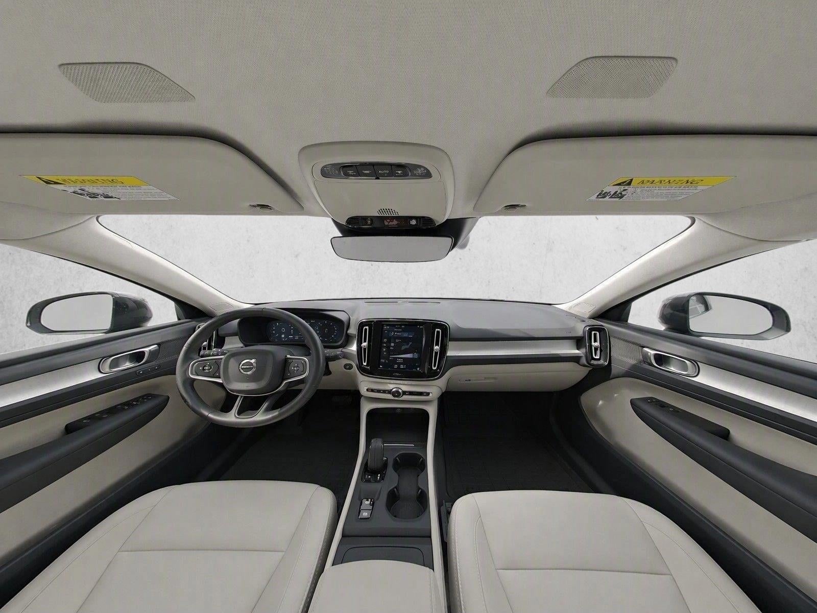 2021 Volvo XC40 T5 AWD Momentum