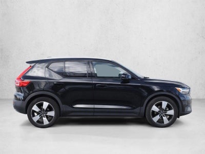 2021 Volvo XC40 T5 AWD Momentum