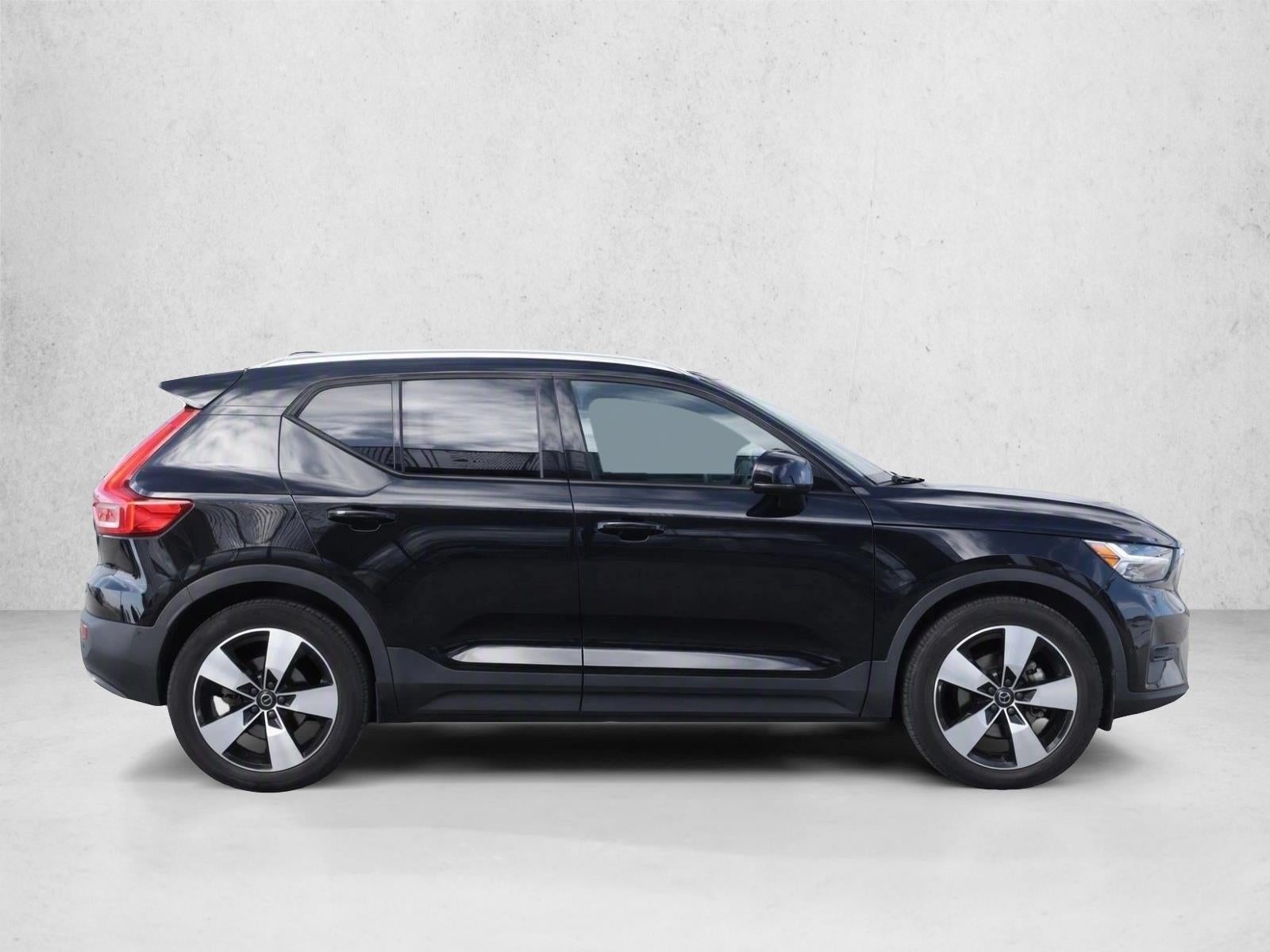 2021 Volvo XC40 T5 AWD Momentum