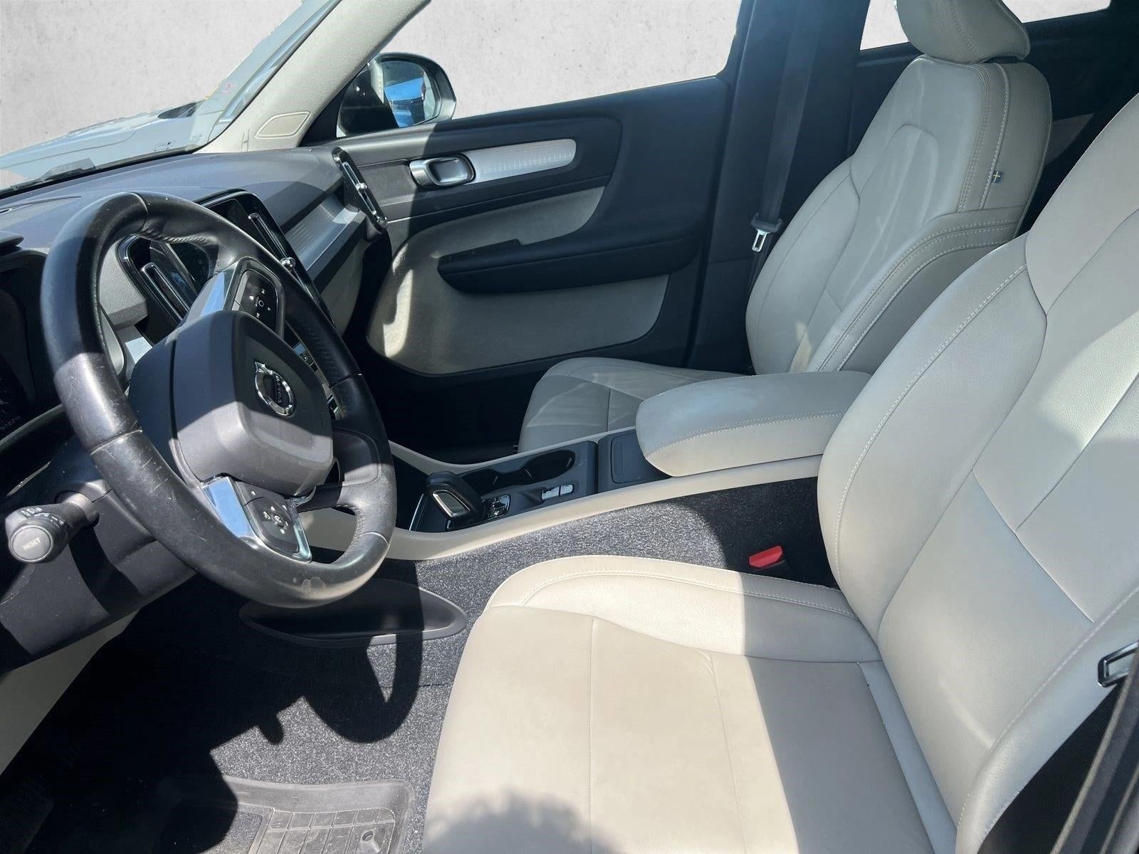 2021 Volvo XC40 T5 AWD Momentum