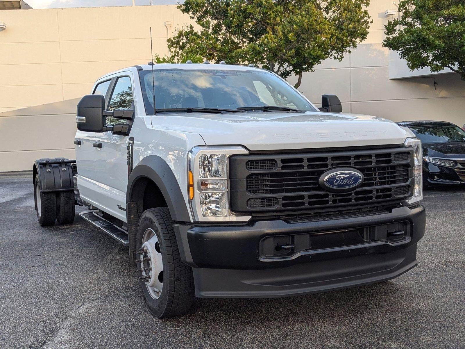 2024 Ford Super Duty F-450 DRW XLT 4WD Crew Cab 179" WB 60" CA