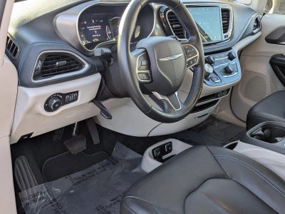 2021 Chrysler Pacifica Hybrid Touring L FWD