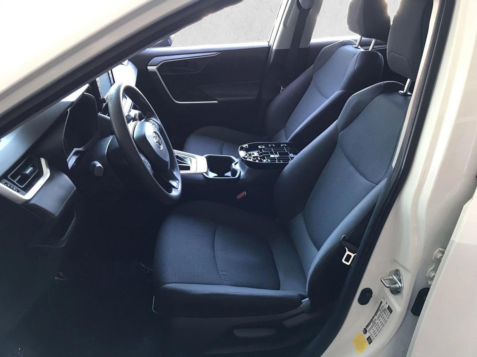 2020 Toyota RAV4 LE FWD (GS)
