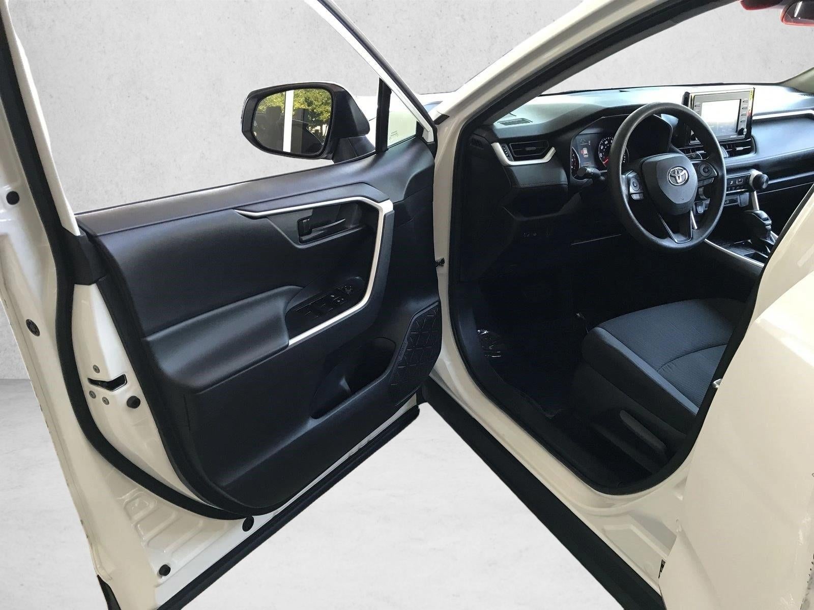 2020 Toyota RAV4 LE FWD (GS)
