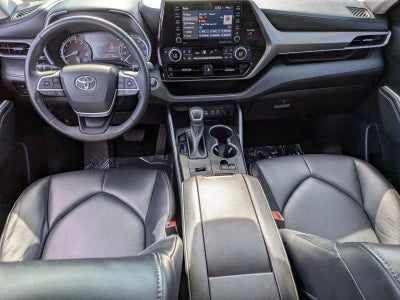 2022 Toyota Highlander XLE FWD (Natl)