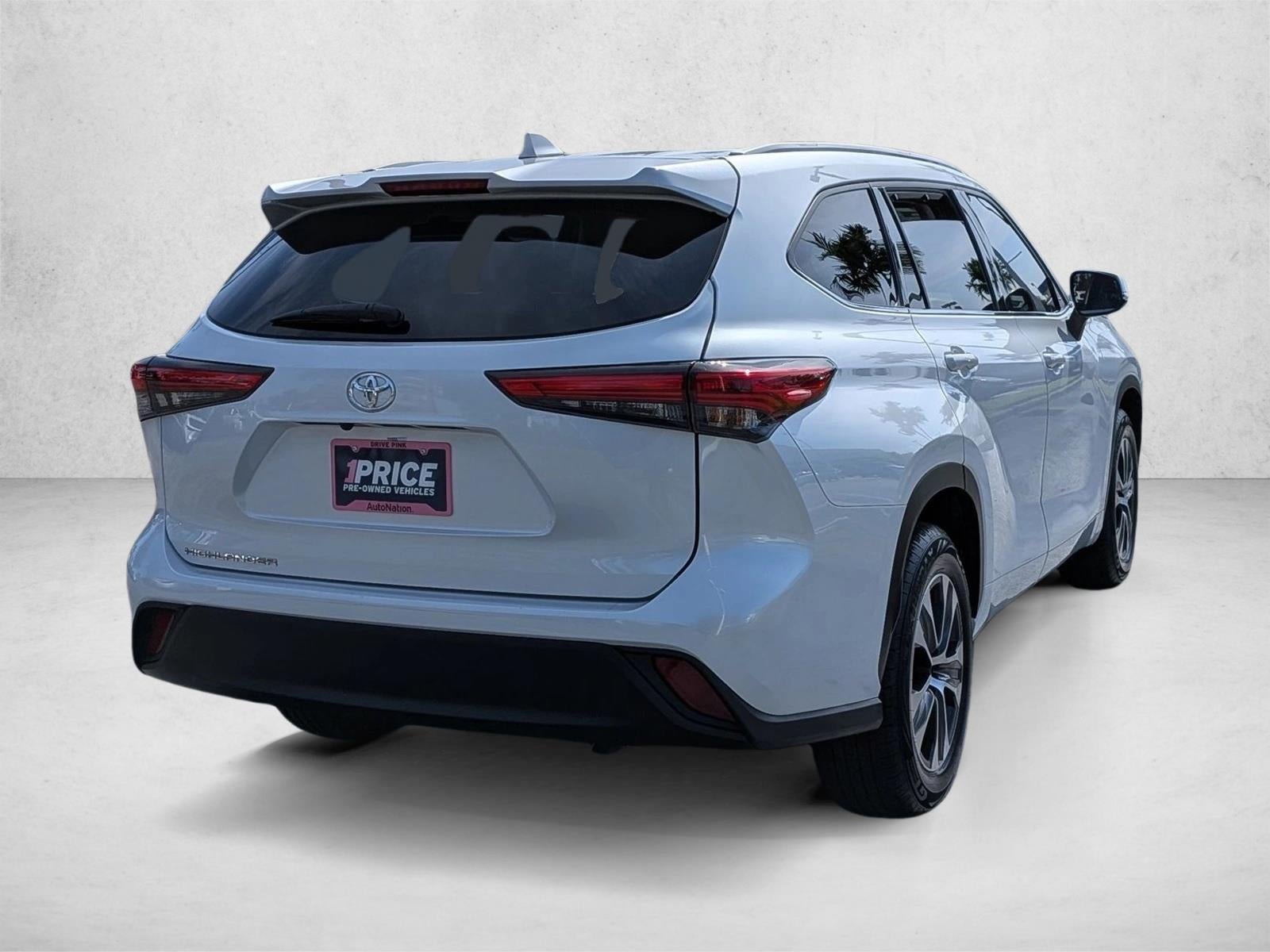2022 Toyota Highlander XLE FWD (Natl)